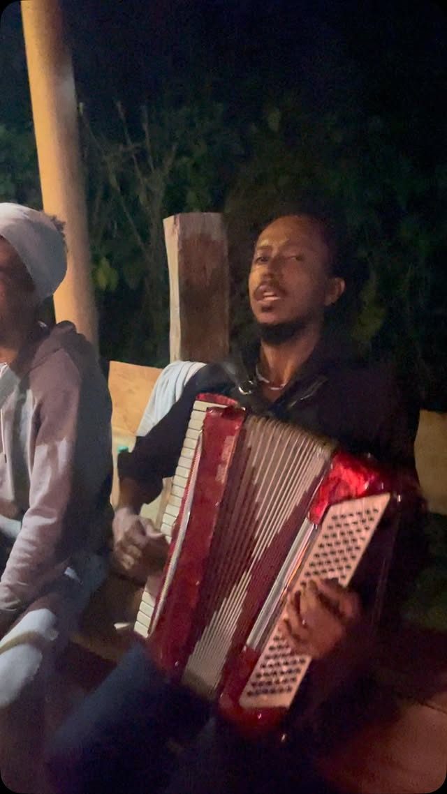 Live music at a Kilombo Tenondé gathering